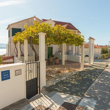 בול Apartments Lux מראה חיצוני תמונה